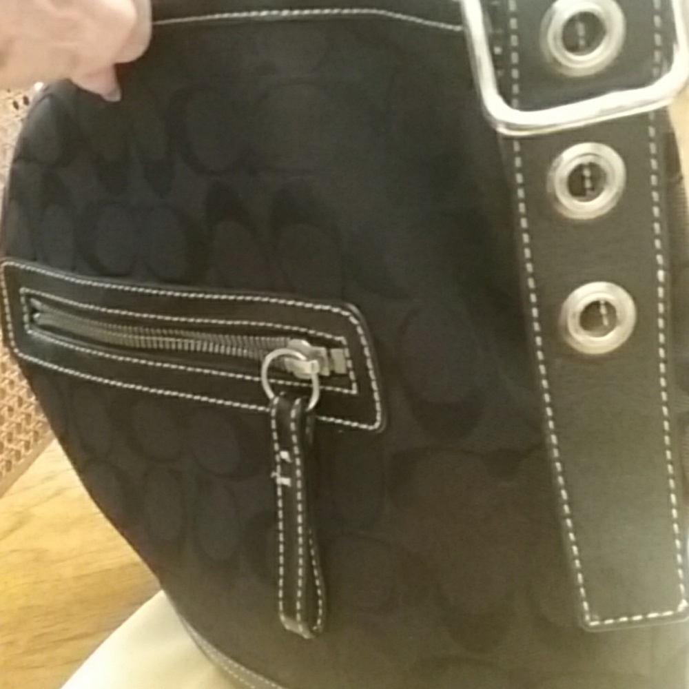 Coach - Picture 3 of 7